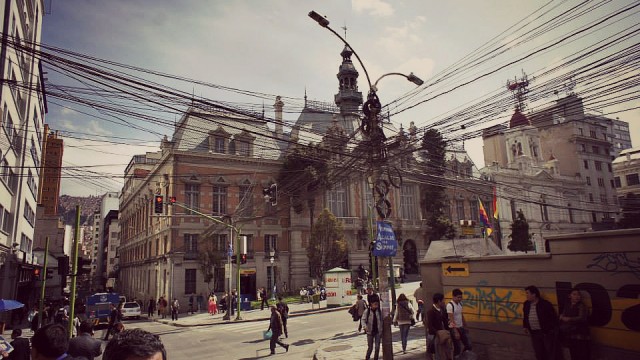 Incredibly great wiring in the city center of La Paz